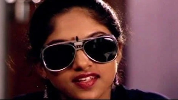 Nokkathaa Dhoorathu Kannum Nattu