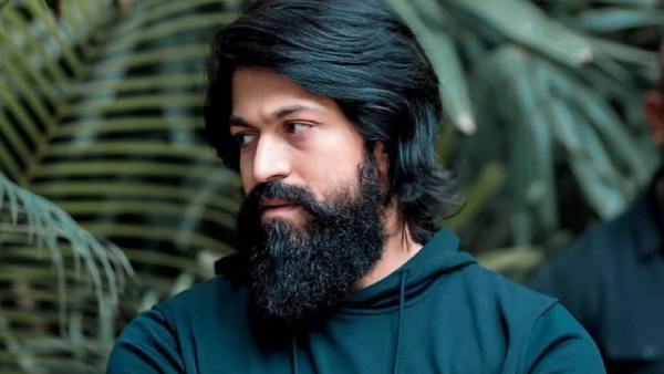 ರಾಕಿಭಾಯ್ ಬಳಿಯಿರುವ ಕಾರುಗಳು