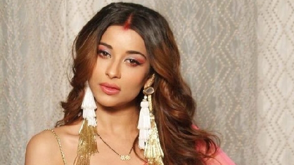 नायरा  बनर्जी