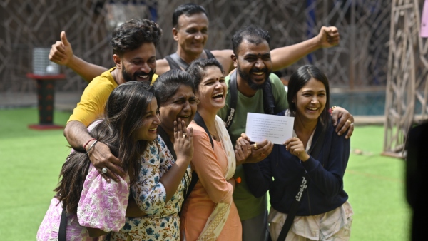 ಬ್ಲೈಂಡ್ಸ್ ತೆಗೆದು ನೋಡಿದ ಸ್ಪರ್ಧಿಗಳು