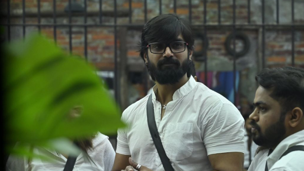 ಯಾರ ಪಕ್ಷದಲ್ಲಿ ಯಾರಿದ್ದಾರೆ?