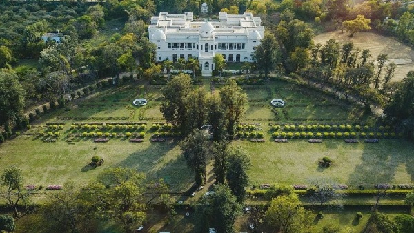 10 एकड़ में फैला है ये राजमहल