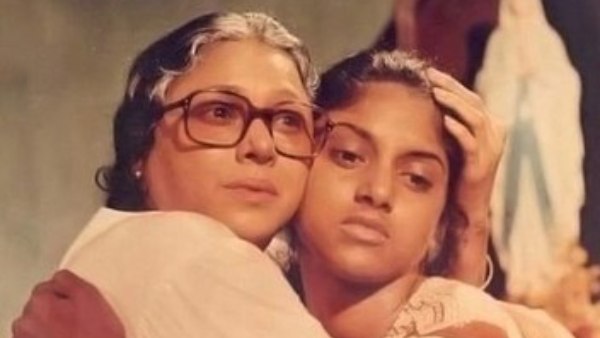 Nokkethadoorathu Kannum Nattu 