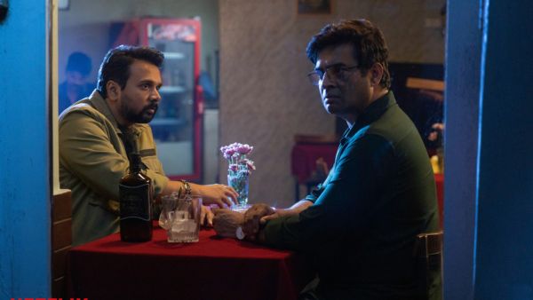 Aap Jaisa Koi Story Plot 