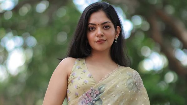 Effortless Elegance In Handloom Sarees