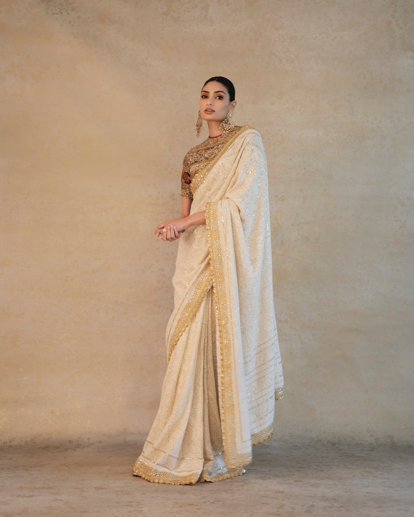 Chikan Saree With Gold Borders 