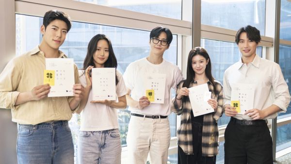 Can This Love Be Translated? Cast And Crew 