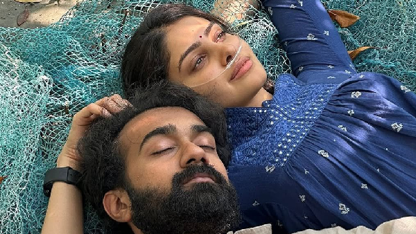 Couple Friendly Artist Performance