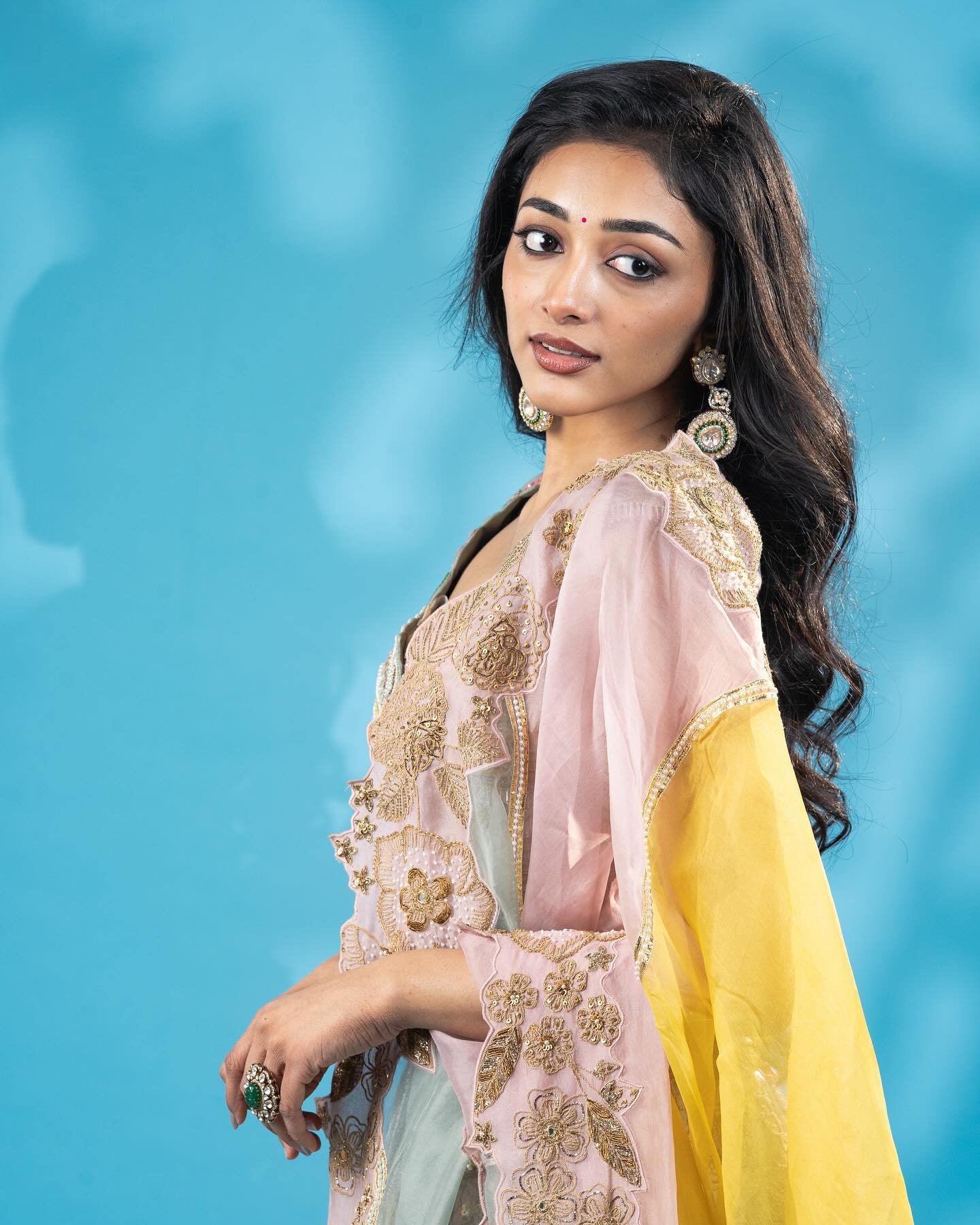 Early Life and Dance Beginnings