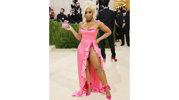 Jackie Aina in Fe Noel