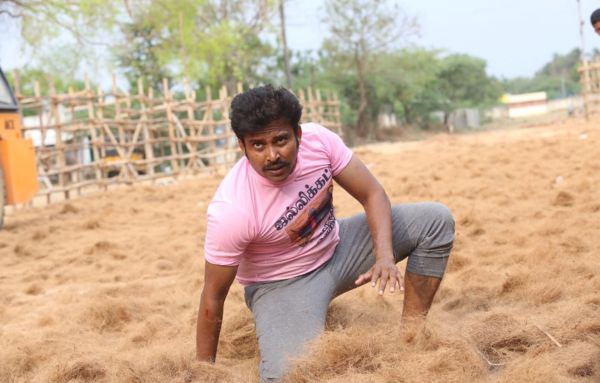 Karuppu Pulsar Cast Performances