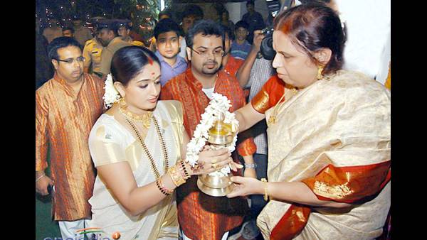 കാവ്യ മാധവൻ