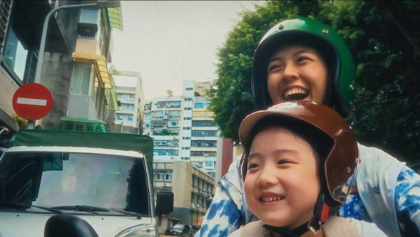 Why Should You Watch Left Handed Girl