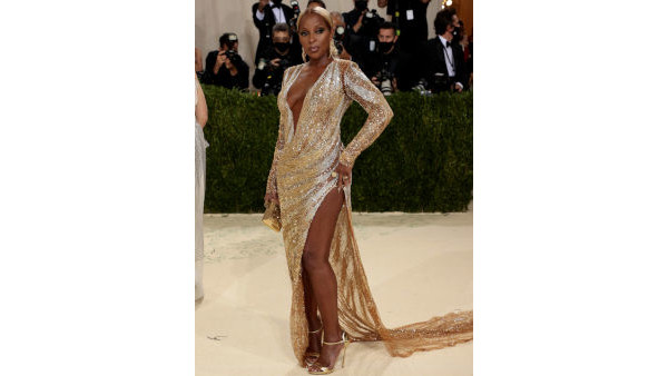 Mary J. Blige in Dundas and Lorraine Schwartz jewelry