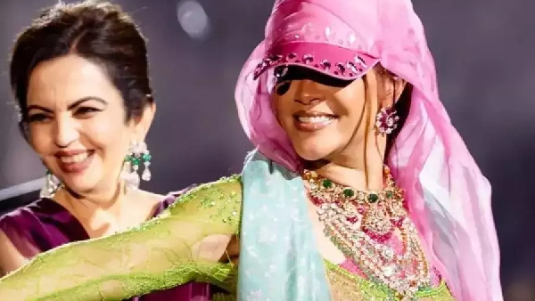 perdormance by grammy award winning singer rihanna