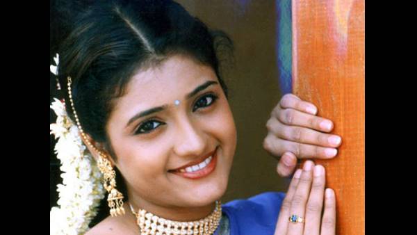 രേണുക മേനോന്‍