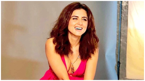 रिद्धि डोगरा