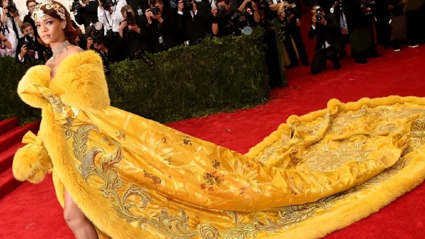 Rihanna Met gala look 2015