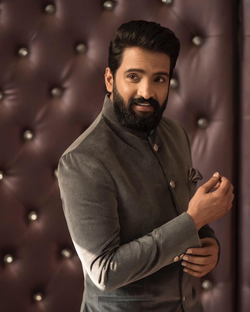 Santhanam & Arya’s Surprising Promotional Stunt