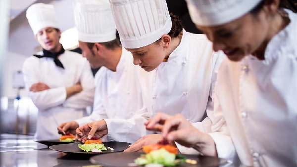 team of 21 chefs from indore jardin hotel to prepare a wide variety of dishes