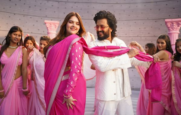 Anjali Anand In Dhamaal 4 