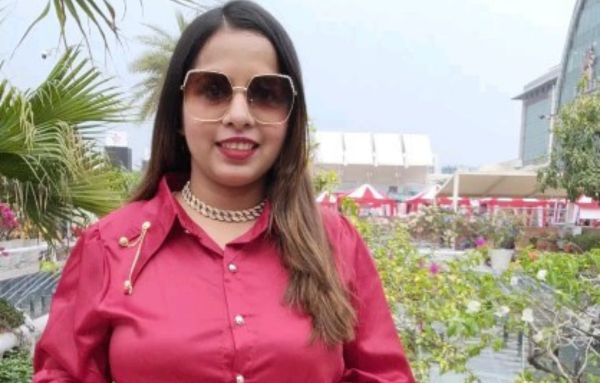 Dhinchak Pooja Early Life And Background 