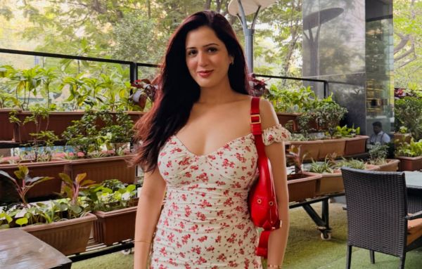 Isha Rikhi Early Life 