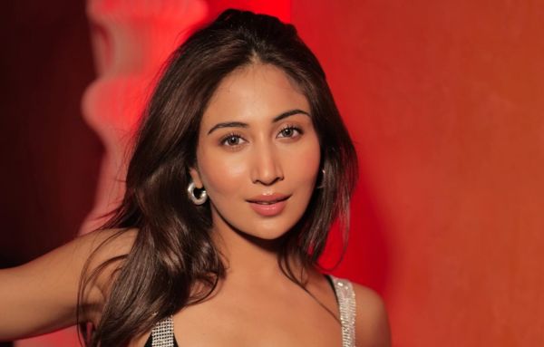 Shreya Kalra Social Media 