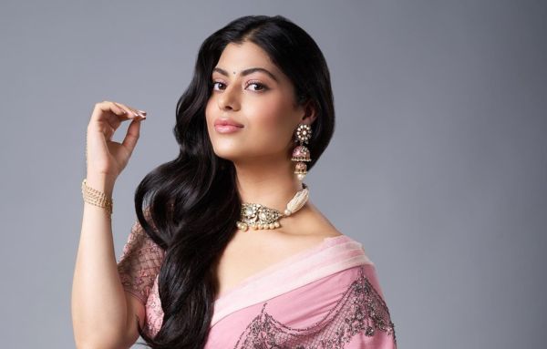 Zanai Bhosle Early Life 