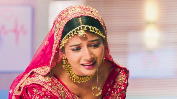 अभिरा के करियर पर आंच