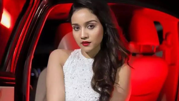 आशी सिंह