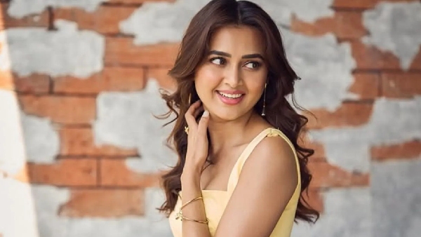 तेजसस्वी प्रकाश