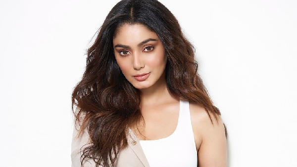 फिल्म एक्ट्रेस हैं सना मकबूल