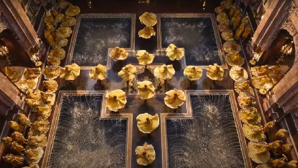 भव्य और शानदार सेट