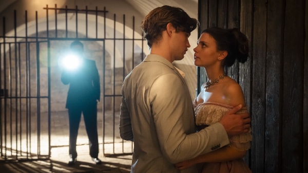 मैक्सटन हॉल – द वर्ल्ड बिटवीन अस