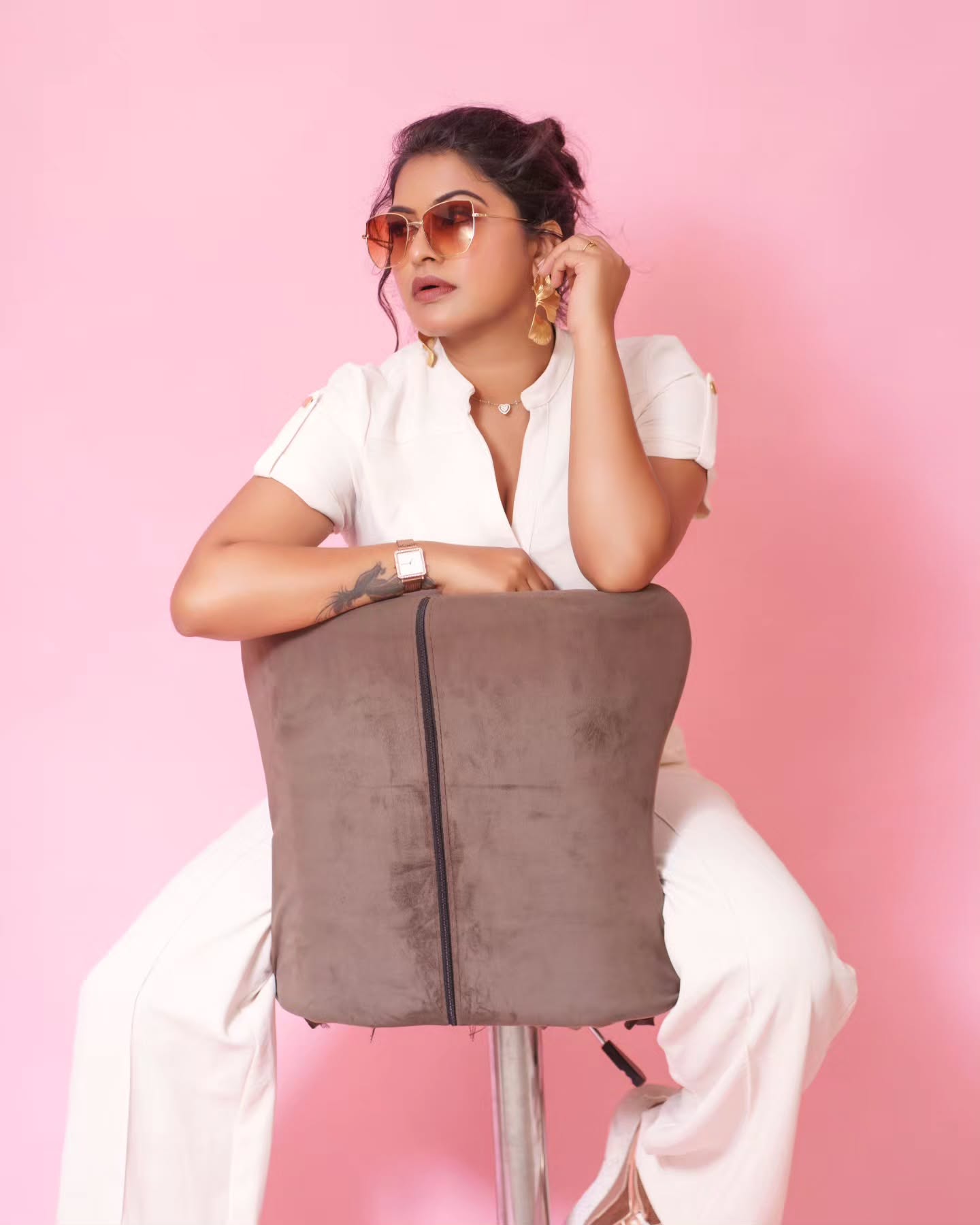 தொலைக்காட்சி துறை பிரபலம்