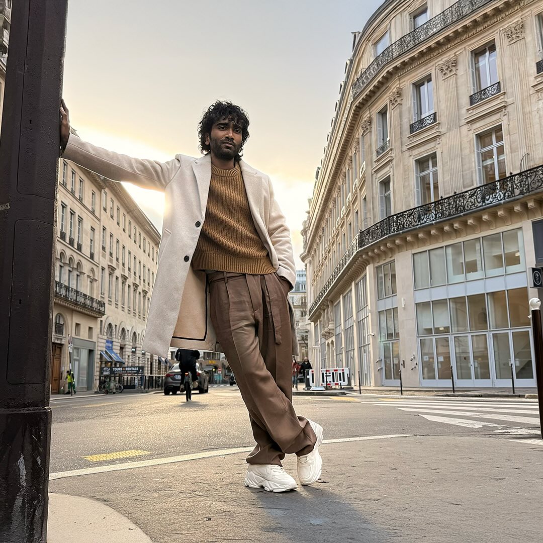 வாட்ஸ்அப் காதல்  டு  கோமாளி