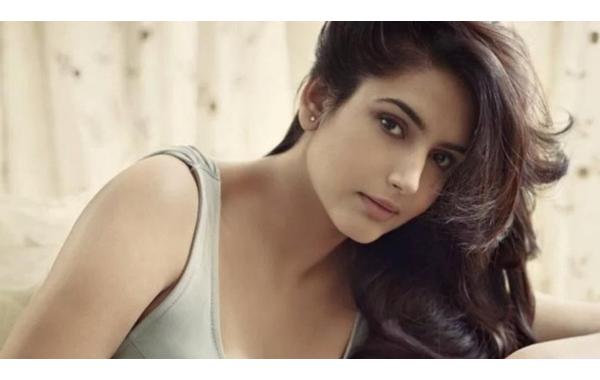 ராகிணி திவேதி மற்றும் சஞ்சனா கல்ராணி: 