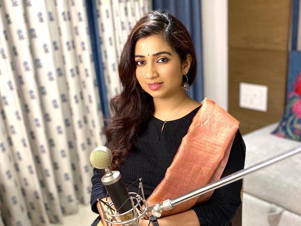 കേട്ടാലും കേട്ടാലും മതിവരാത്ത സ്വരമാധുര്യം ; ശ്രേയ ഘോഷാലിന്റെ 5 മലയാളം ഹിറ്റുകള്‍