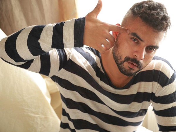 മാസ് ലുക്കില്‍ ടൊവീനോ ; വരാനിരിക്കുന്ന ചിത്രങ്ങള്‍