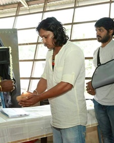 ആള്‍ക്കൂട്ടത്തില്‍ ഒരുവന്‍