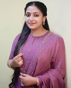 അനു സിതാര