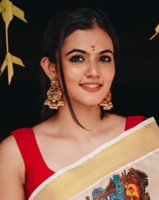 அபர்ணா தாஸ்