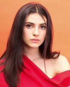 Ella Rubin - Photos, Videos, Birthday, Latest News, Height In Feet