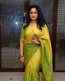 കാവ്യ മാധവൻ