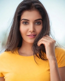 மாதுரி ஜெயின்