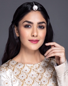 மிருணாள் தாகூர்