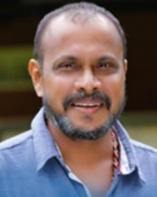 നവീൻ ഡി പാഡിൽ