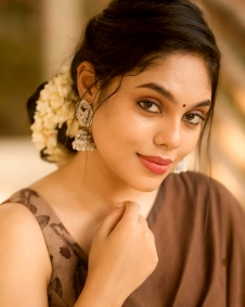 நயனா சாய்