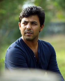 നിഖില്‍ രഞ്ജി പണിക്കർ